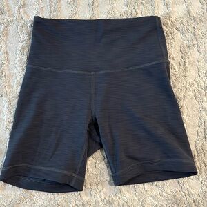 Lululemon Wunder Train High-Rise Short 6”